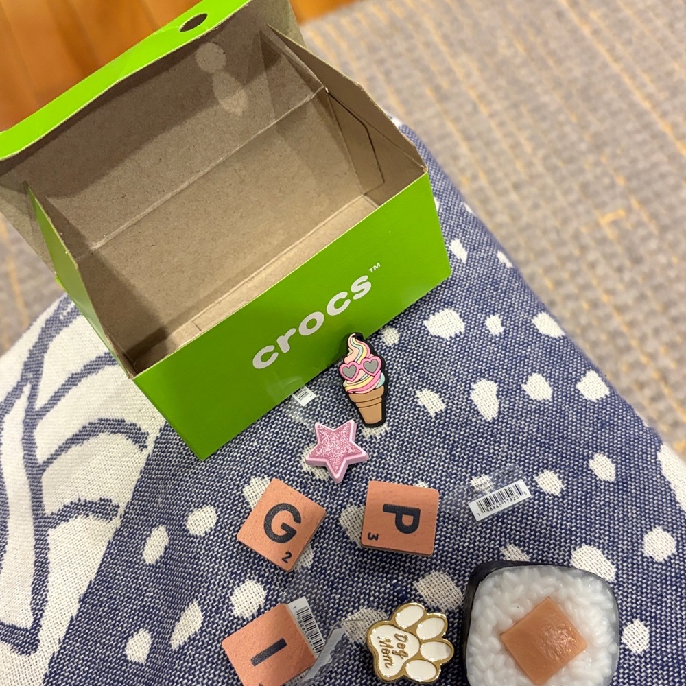 Bundle of gibbits for crocs